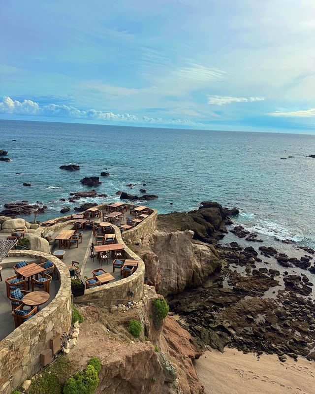 A clifftop restaurant above the ocean in Cabo San Lucas, Mexico